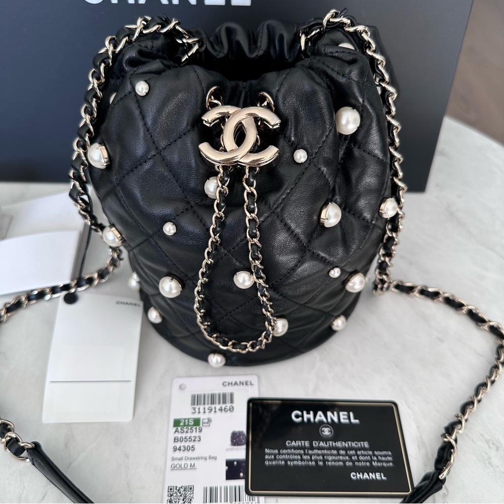 Brand new rare size CHANEL bucket bag with pearl embelishment - Picture 4 of 14